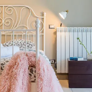 One Love Metropolitan Gardens Studio Apartment Bucharest